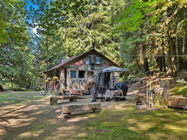 2045 N Rustad Road, Squamish, BC, V0N 3G0 - 6