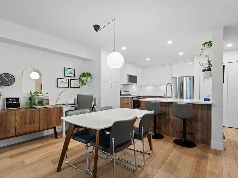 110 - 3978 Albert Street, Burnaby BC V5C 2E1