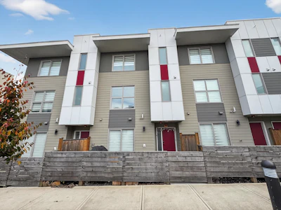 30-12585 104a Avenue - 2