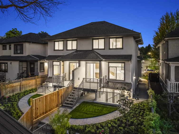 2455 W 10th Avenue, Vancouver, BC, V6K 2J4 - 3
