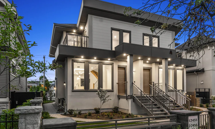 2455 W 10th Avenue
