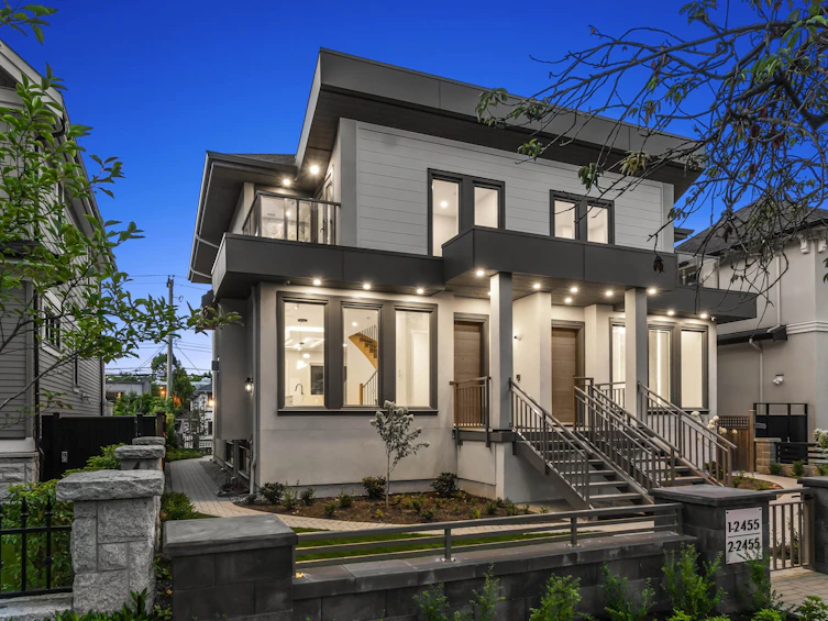2455 W 10th Avenue, Vancouver, BC, V6K 2J4