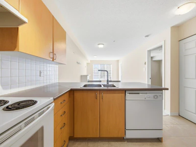 204-14859 100 Avenue - 5