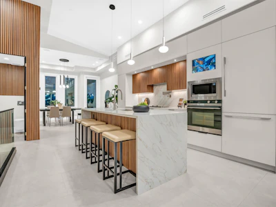2380 Marine Drive - 5