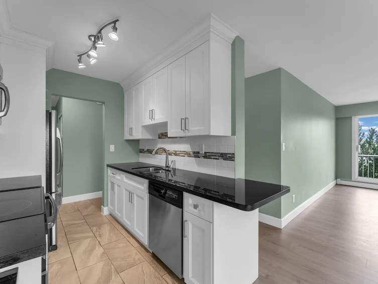 322-17707 57a Avenue, Surrey, BC, V3S 1J2