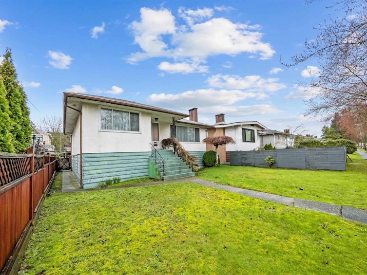 3115 E 49 Avenue, Vancouver, BC, V5S 1L2 - 3