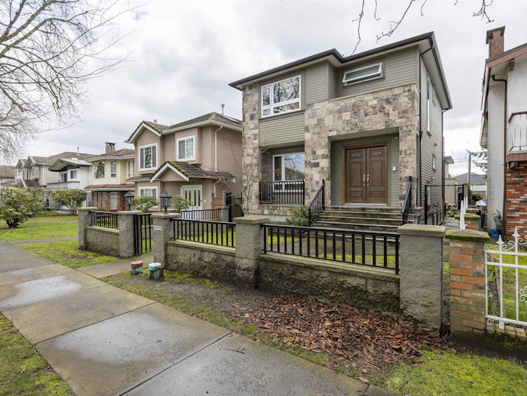 2118 Waverley Avenue, Vancouver, BC, V5P 1R5 - 2