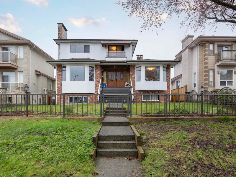 6126 Dickens Street, Burnaby BC V5H 1W7