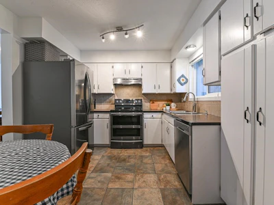 9-32870 Bevan Way - 2