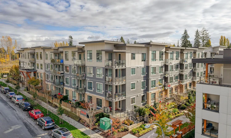 110-20356 72b Avenue