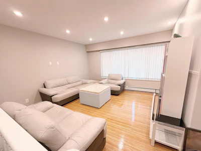 4882 Moss Street - 5