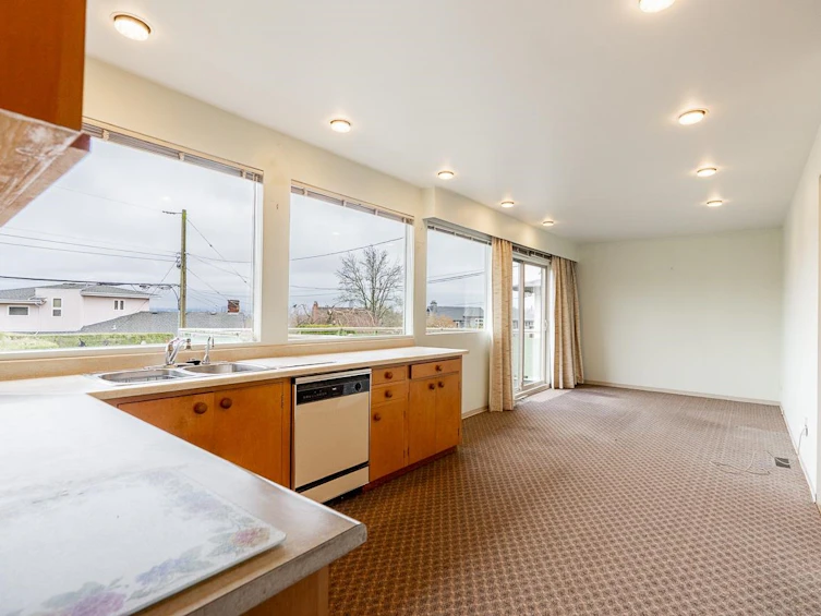 2715 W 31st Avenue, Vancouver, BC, V6L 1Z9 - 10