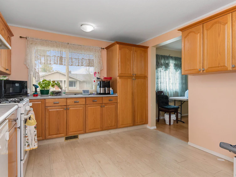 408 3rd Avenue, Hope, BC, V0X 1L0 - 9