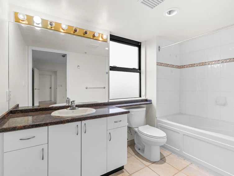 1605-6611 Cooney Road, Richmond, BC, V6Y 4C5 - 17