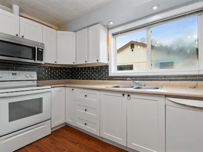 8825 Edward Street - 5