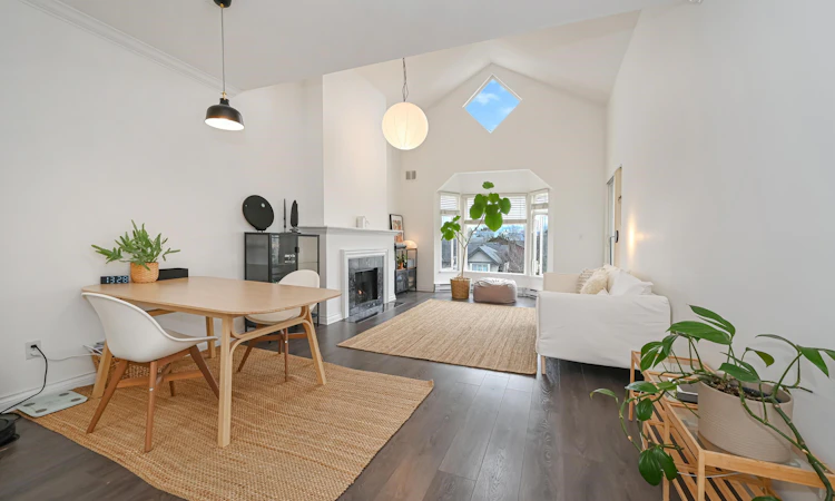 308-7633 St. Albans Road