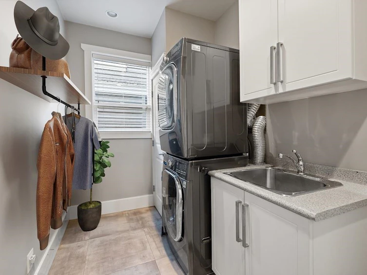 16211 31 Avenue, Surrey, BC, V3Z 7E1 - 16