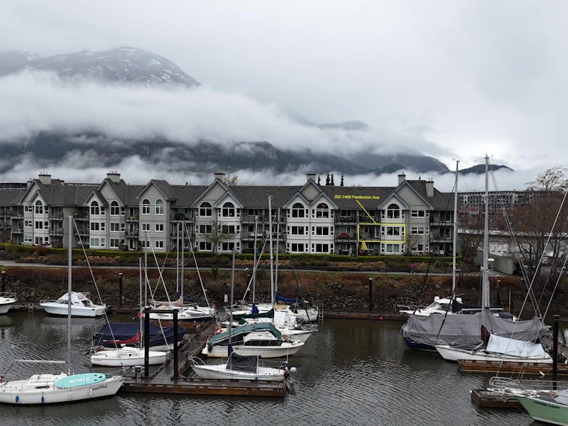202 - 1468 Pemberton Avenue, Squamish BC V8B 0K2