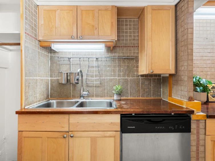 B5-238 E 10th Avenue, Vancouver, BC, V5T 1Z5 - 17