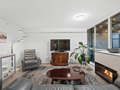 403-1159 Main Street - 3