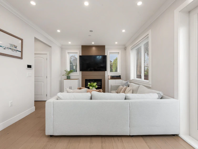 2876 Clark Drive, Vancouver, BC, V5N 0E9 - 4