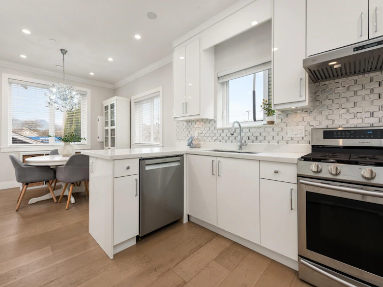 2876 Clark Drive, Vancouver, BC, V5N 0E9 - 9