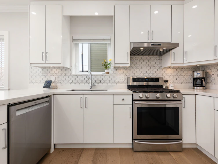 2876 Clark Drive, Vancouver, BC, V5N 0E9 - 8