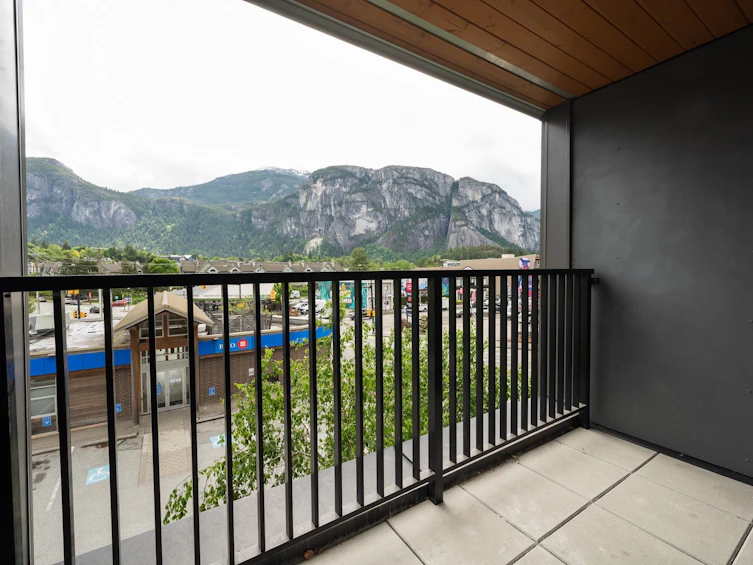 214-1365 Pemberton Avenue, Squamish, BC, V8B 1B7 - 3