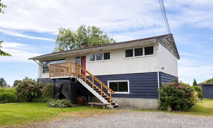 8640 Ladner Trunk Road
