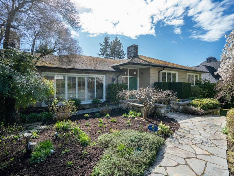 6034 Collingwood Place, Vancouver BC V6N 1V1