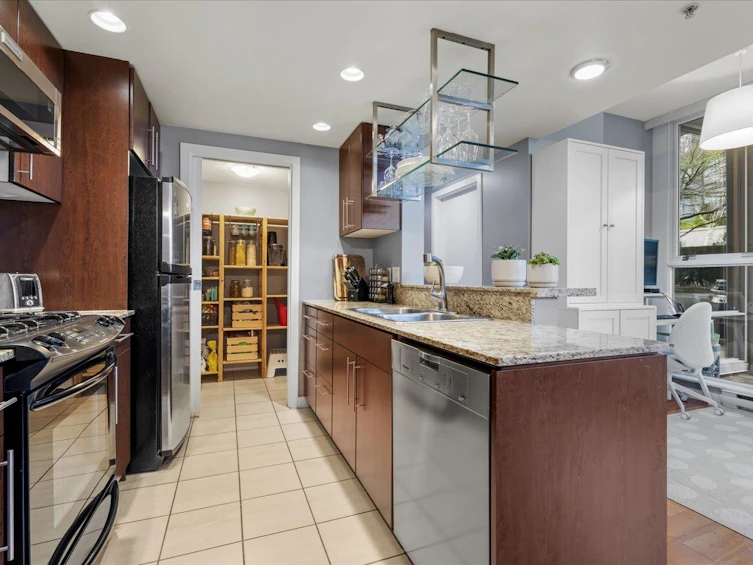 101-550 Pacific Street, Vancouver, BC, V6Z 3G2 - 4