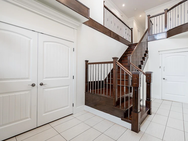 6159 Canada Way, Burnaby, BC, V5E 3P1 - 4