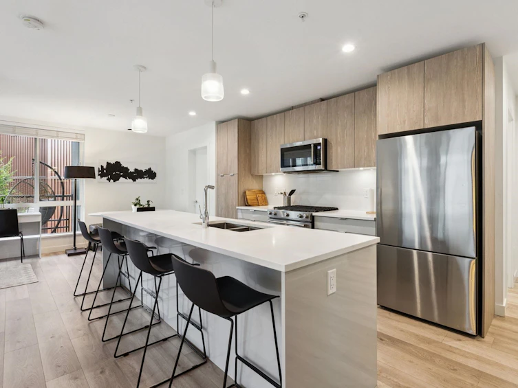 309-128 E 8th Street, North Vancouver, BC, V7L 0H2 - 3