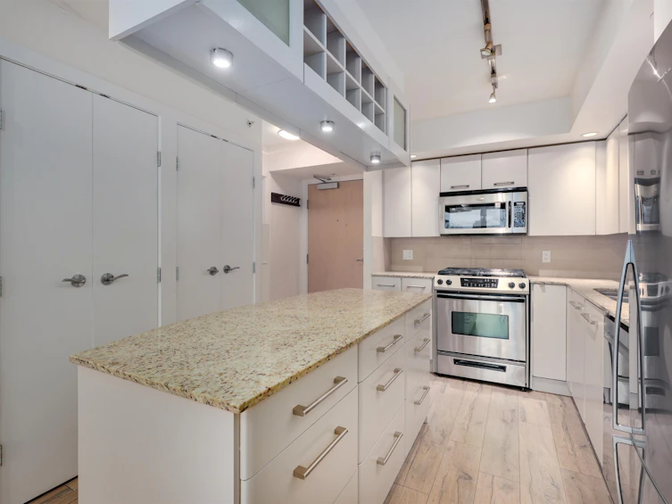 306-683 W Victoria Park, North Vancouver, BC, V7M 0A2 - 3