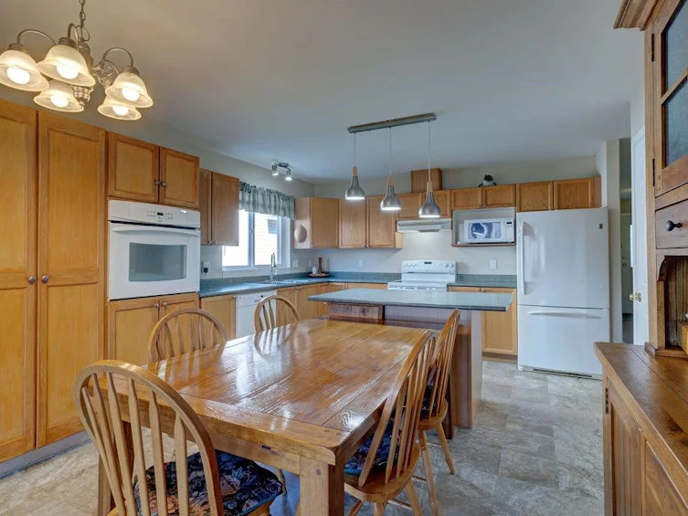 5621 Nickerson Road, Sechelt, BC, V7Z 0M6 - 11