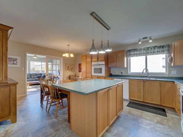 5621 Nickerson Road, Sechelt, BC, V7Z 0M6 - 9