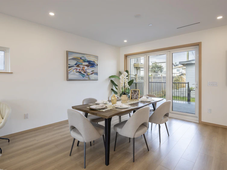7 N Howard Avenue, Burnaby, BC, V5B 1J6 - 9