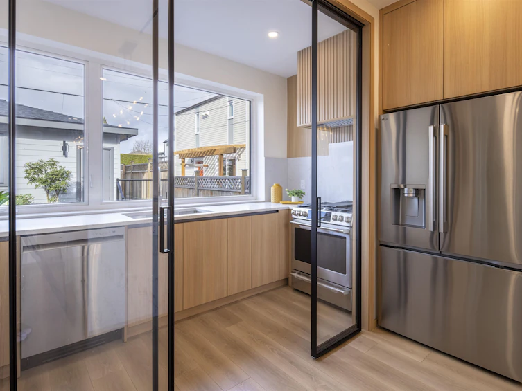7 N Howard Avenue, Burnaby, BC, V5B 1J6 - 16