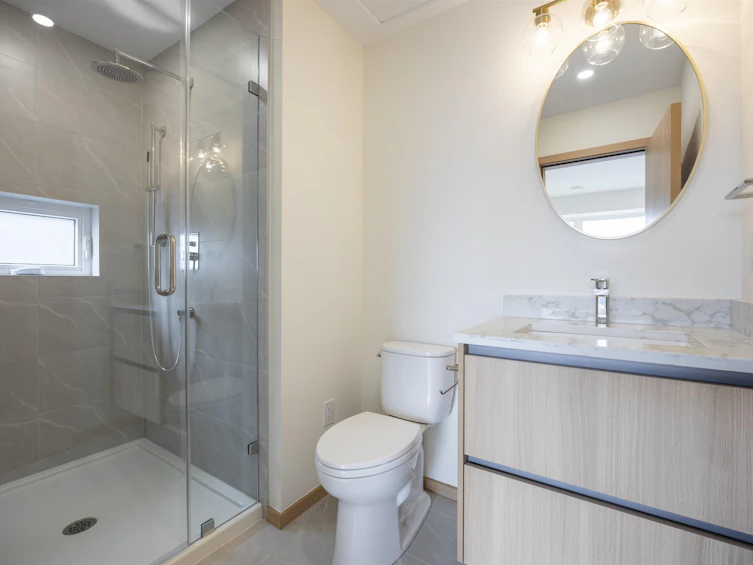 7 N Howard Avenue, Burnaby, BC, V5B 1J6 - 24