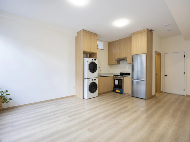 7 N Howard Avenue, Burnaby, BC, V5B 1J6 - 32