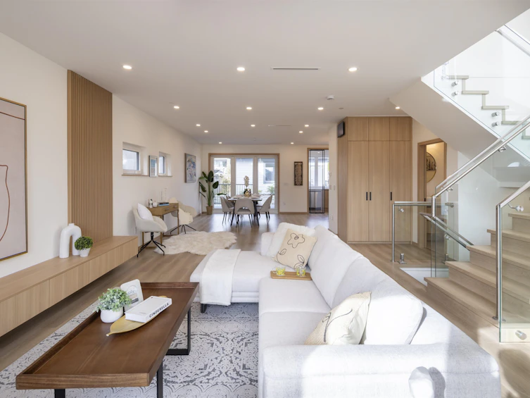 7 N Howard Avenue, Burnaby, BC, V5B 1J6 - 3