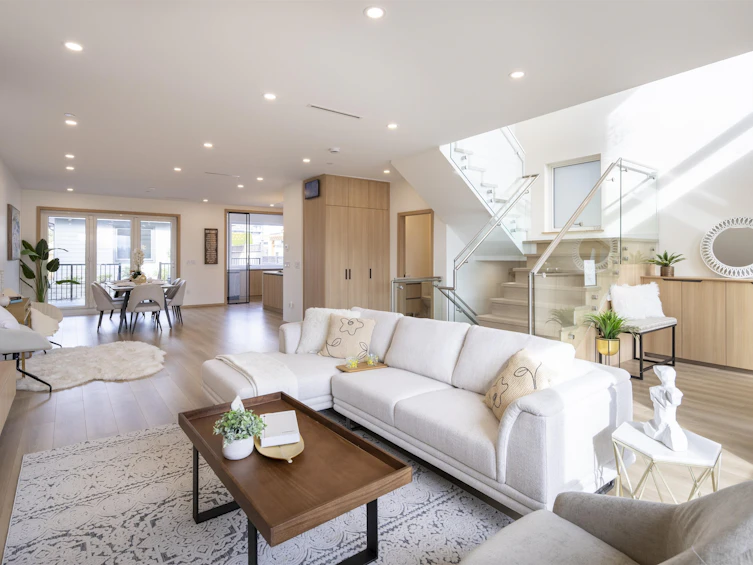 7 N Howard Avenue, Burnaby, BC, V5B 1J6 - 4