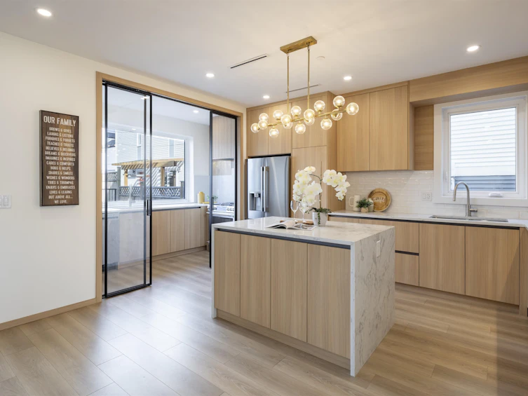 7 N Howard Avenue, Burnaby, BC, V5B 1J6 - 10