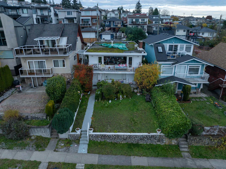 34 N Hythe Avenue, Burnaby, BC, V5B 1G4 - 2