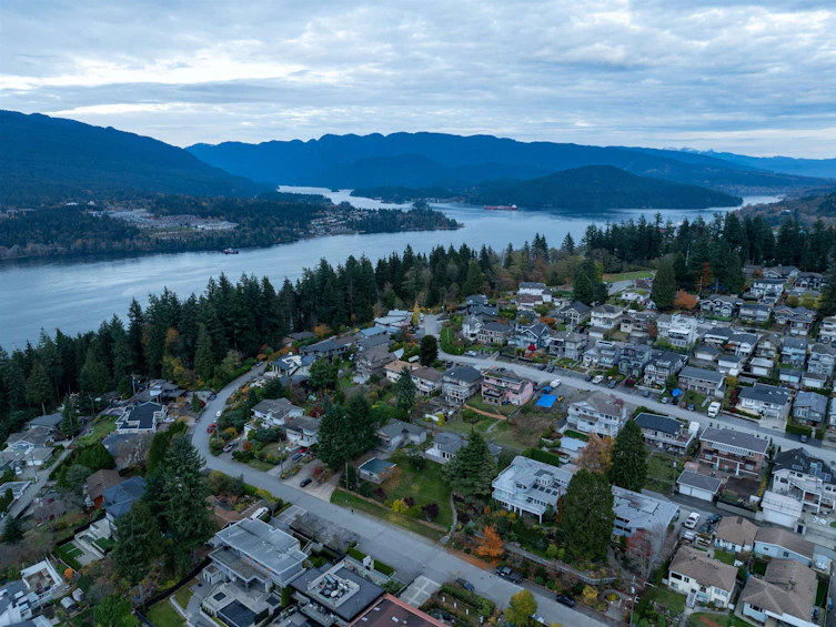 34 N Hythe Avenue, Burnaby, BC, V5B 1G4 - 34
