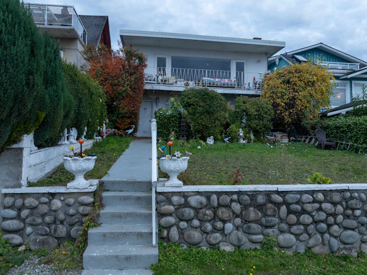 34 N Hythe Avenue, Burnaby, BC, V5B 1G4 - 37