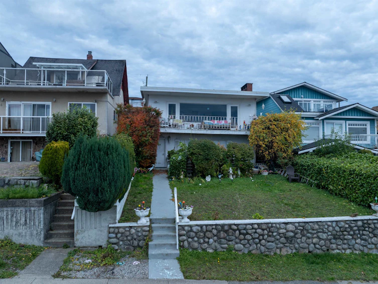 34 N Hythe Avenue, Burnaby, BC, V5B 1G4 - 38