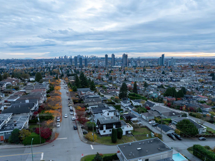 34 N Hythe Avenue, Burnaby, BC, V5B 1G4 - 26