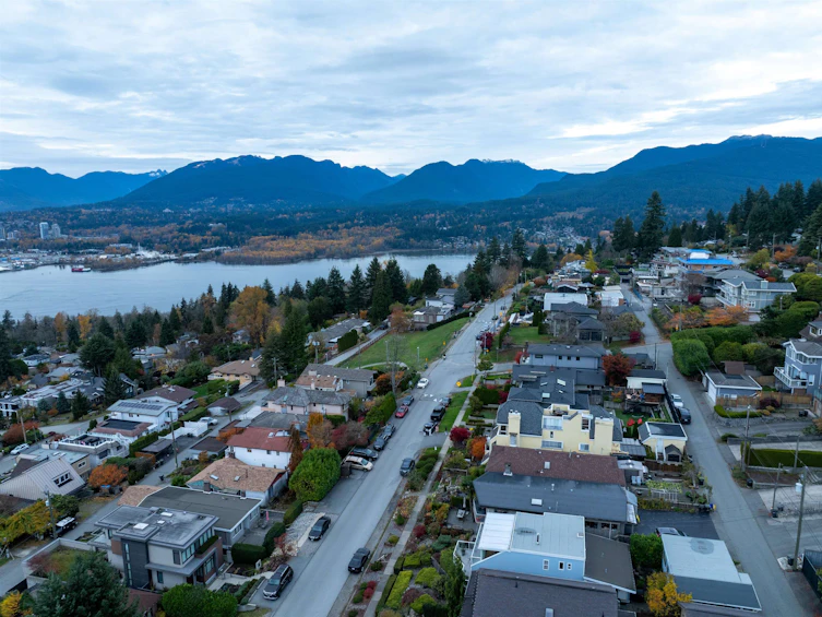 34 N Hythe Avenue, Burnaby, BC, V5B 1G4 - 9