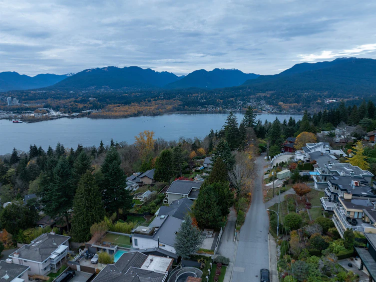 34 N Hythe Avenue, Burnaby, BC, V5B 1G4 - 30